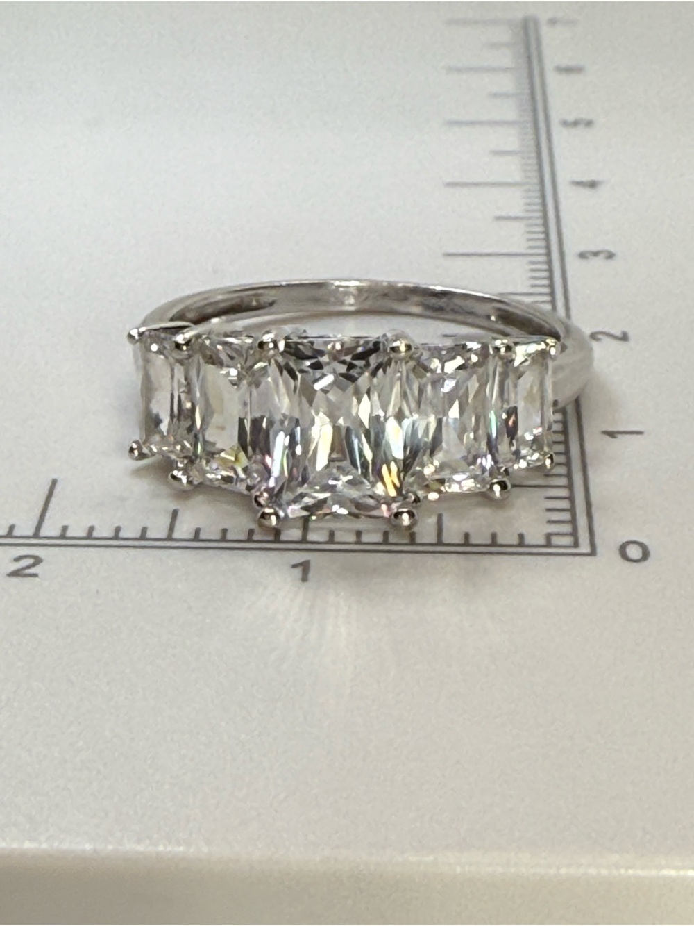 Stunning 14K White Gold 5-Stone Radiant Cut Ring - Size 6 💎 - Picture 13 of 17